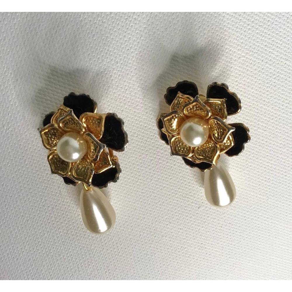 Vintage Gold Tone Black Enamel Flower Faux Pearl Teardrop Clip On Earrings Retro